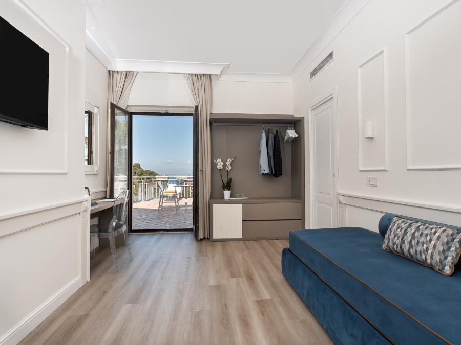 Suite with private Terrace and Partial Sea View-5